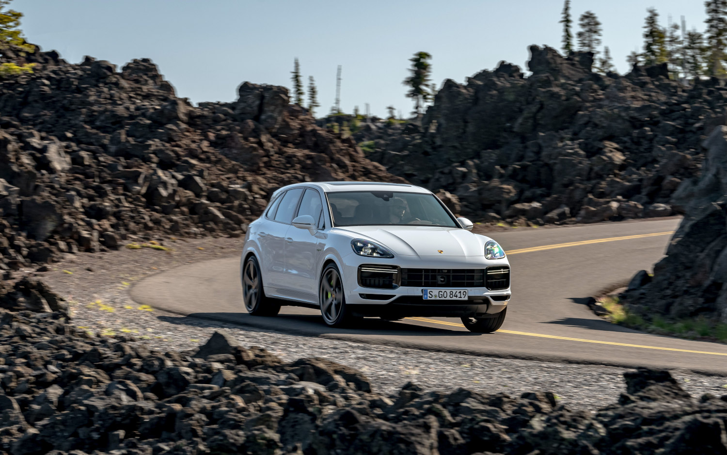 Porsche Cayenne Turbo S EHybrid 2020 SUV Drive